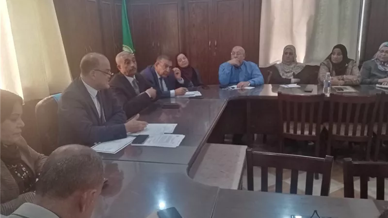 مدير تعليم الإسماعيلية يستعرض آخر استعدادات امتحانات نصف العام .صور