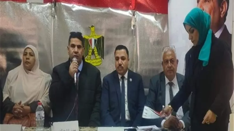 9 مدارس ابتدائي بتعليم العبور تتنافس بمسابقة اوائل الطلبة.. صور