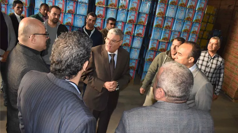 محافظ المنيا يناشد المواطنين بالإبلاغ عن محتكري السلع الغذائية