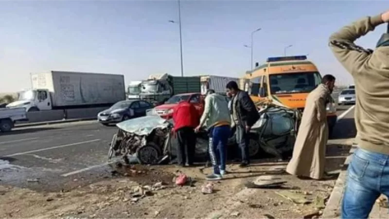 إصابة 10 أشخاص فى حادث تصادم سيارتين وتروسيكل بالشرقية