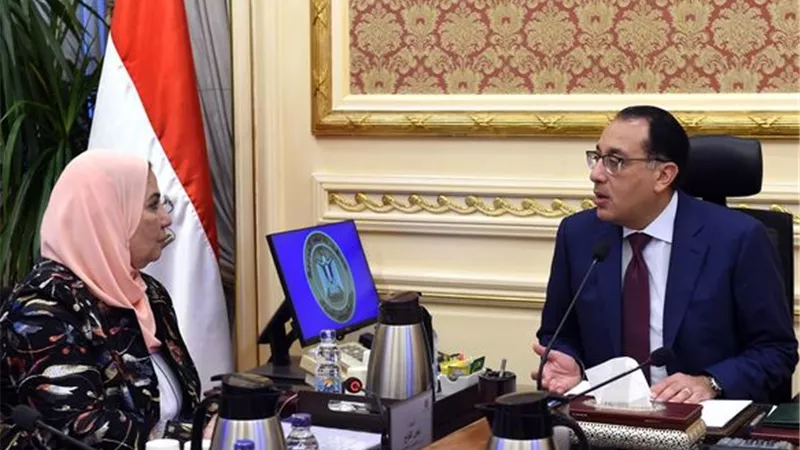 رئيس الوزراء يتابع جهود التوسع في برامج الحماية الاجتماعية
