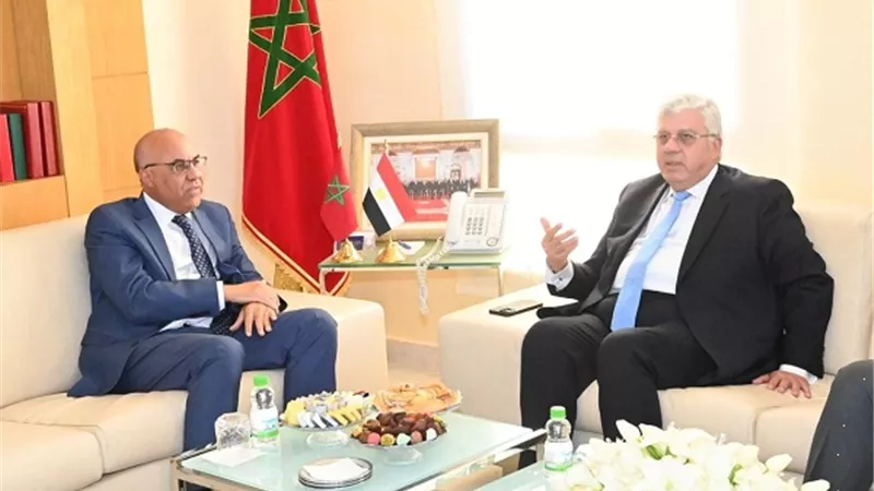 ايمن عاشور يقترح مشروع تبادل ثقافي تعليمي مغربي مصري