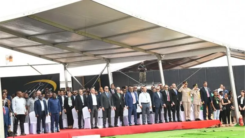 وزيرا الخارجية والإسكان يشاركان فى بدء ملء خزان مياه سد 