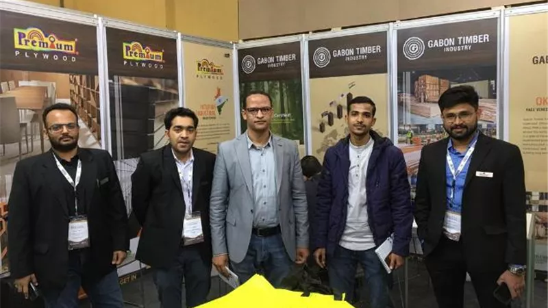 وفد جامعة طيبة التكنولوجية يشارك في معرض القاهرة للأخشاب والماكينات