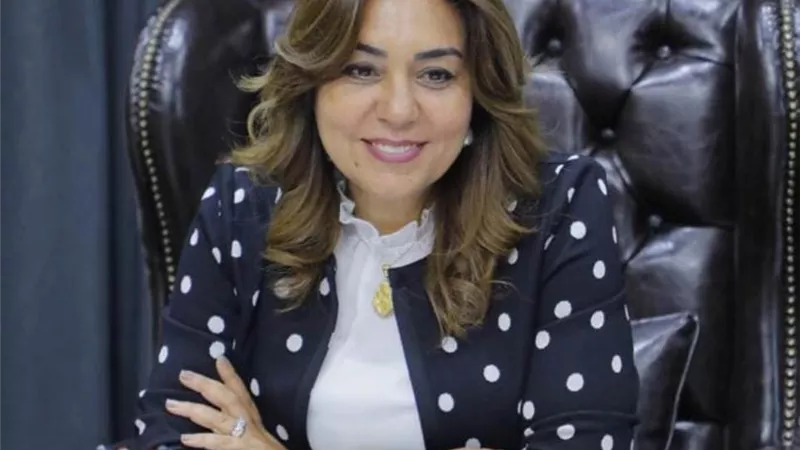 محافظ دمياط تتابع أعمال الرصف بكفر البطيخ