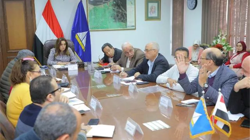 محافظ دمياط تطالب بالإسراع في تنفيذ مشروعات 