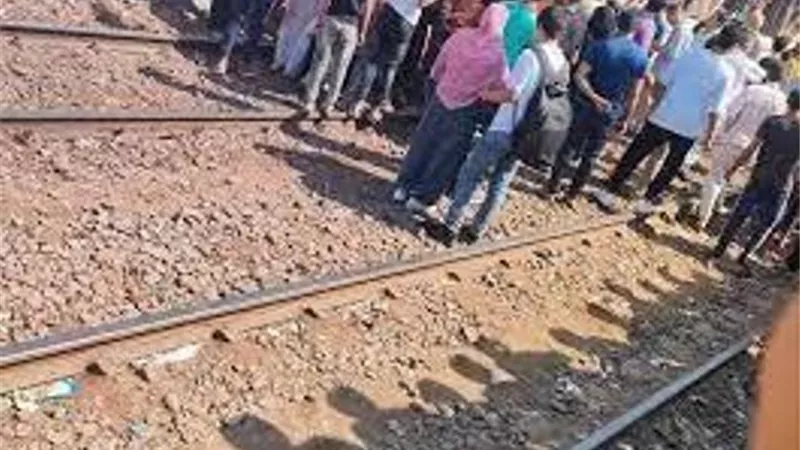 مصرع شاب صدمه قطار بكفر صقر بالشرقية