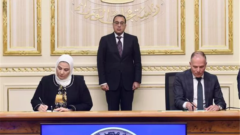 مدبولى يشهد توقيع بروتوكول بين التضامن ومُجمع الإصدارات المُؤمنة