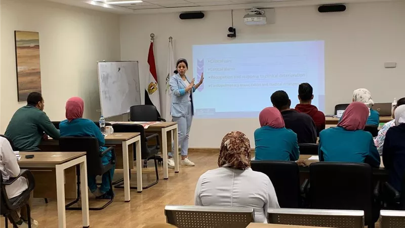 تنظيم برنامج تأهيلي للتمريض بمستشفى علاج الأورام بالأقصر
