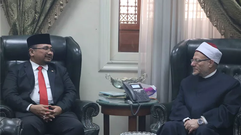 المفتي يستقبل وفدًا إندونيسيًّا ويتسلَّم دعوة لمؤتمر