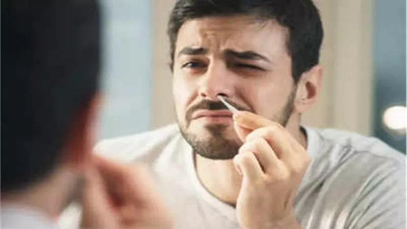 دراسة حديثة تكشف عن أضرار لإزالة شعر الأنف.. تعرف عليها
