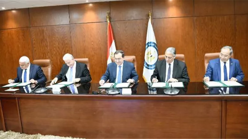 البترول:توقيع اتفاقيتى تعاون في التنميةالمجتمعية بمطروح وجنوب سيناء