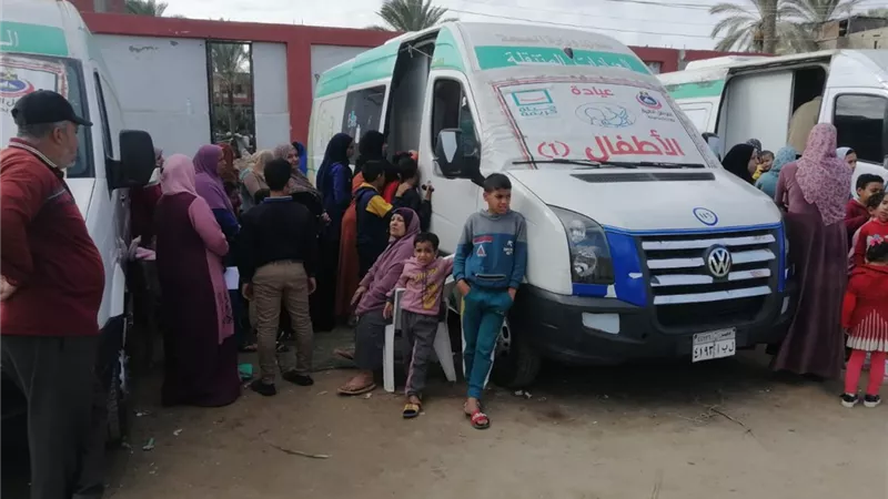 علاج ١٩٠٩ مواطنين بالمجان في قافلة طبية بدمياط