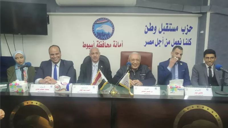 امين مستقبل وطن أسيوط يكرم مجلس اتحاد طلاب الجامعة