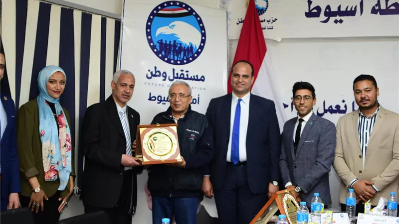امين مستقبل وطن أسيوط يكرم مجلس اتحاد طلاب الجامعة