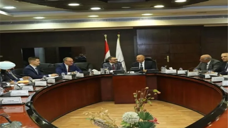 كامل الوزبر: فرص استثمارية واعدة في قطاع النقل