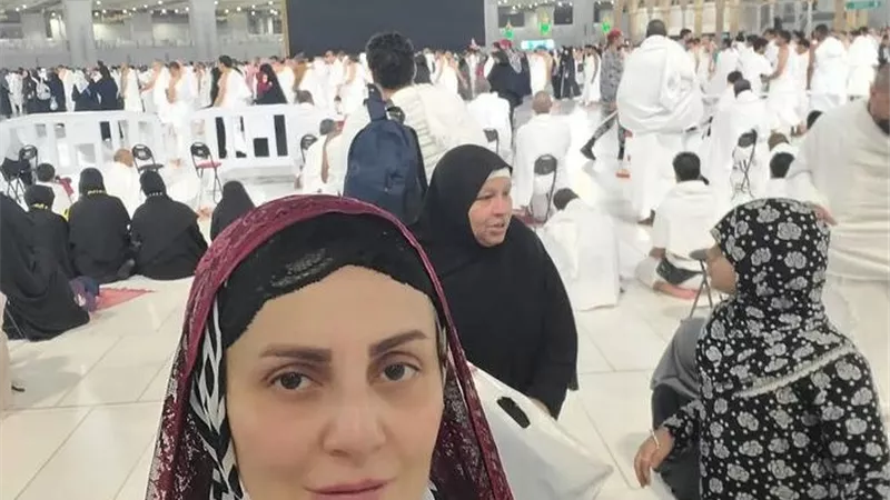 من أمام الكعبة.. رانيا ياسين تشارك جمهورها أحدث إطلالتها..صور