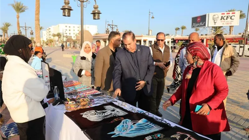 سكرتير مساعد البحر الأحمر يفتتح معرض بصمة تراثنا
