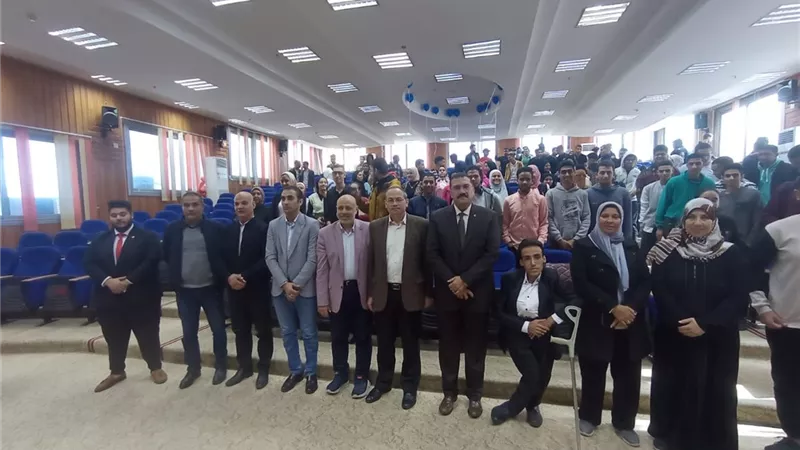 صيدلة كفرالشيخ تستضيف ندوة حول تعزيز العمل التطوعي لشباب الجامعات