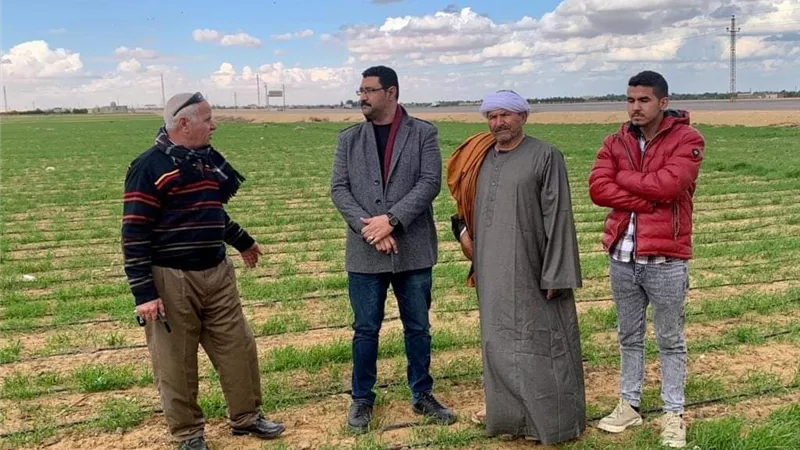وكيل وزارة الزراعة بالمنيا يتابع الزراعات في الأراضي الصحراوية