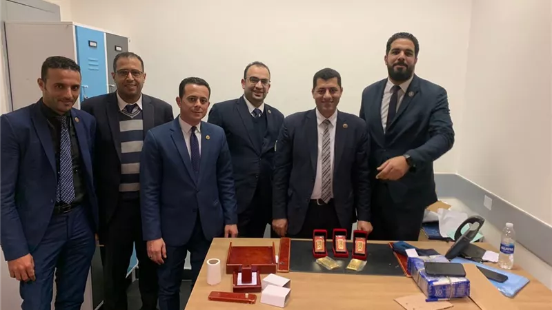 ضبط راكبة بحوزتها ٥ سبائك ذهبية