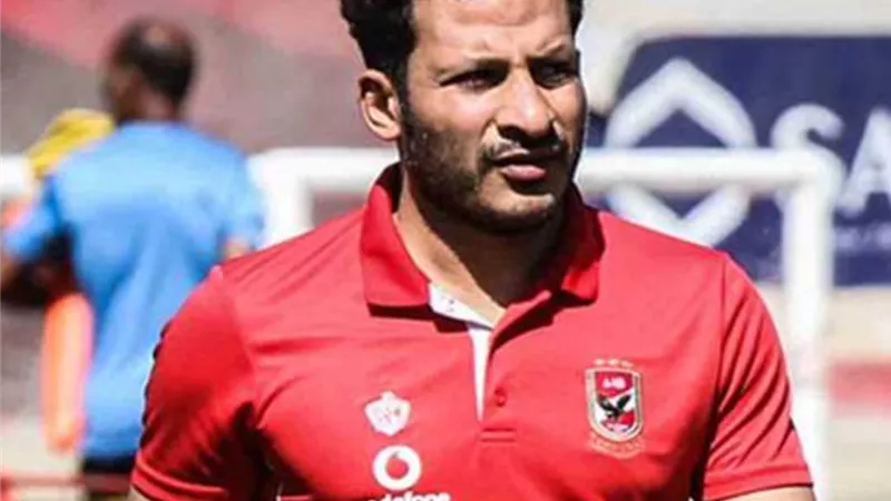 سيد معوض يبدي إعجابه بلاعب جنوب سيناء 