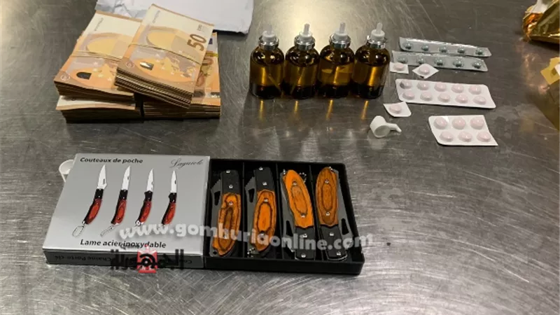 ضبط راكبين بحوزتهما مخدرات واسلحة بيضاء وعملة أجنبية