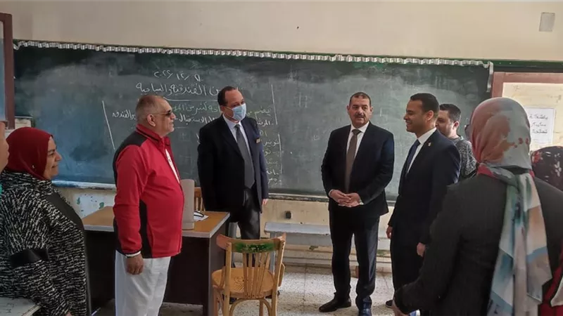 عزت يتفقد أعمال القافلة الطبية الشاملة بمدرسة التربية الفكرية
