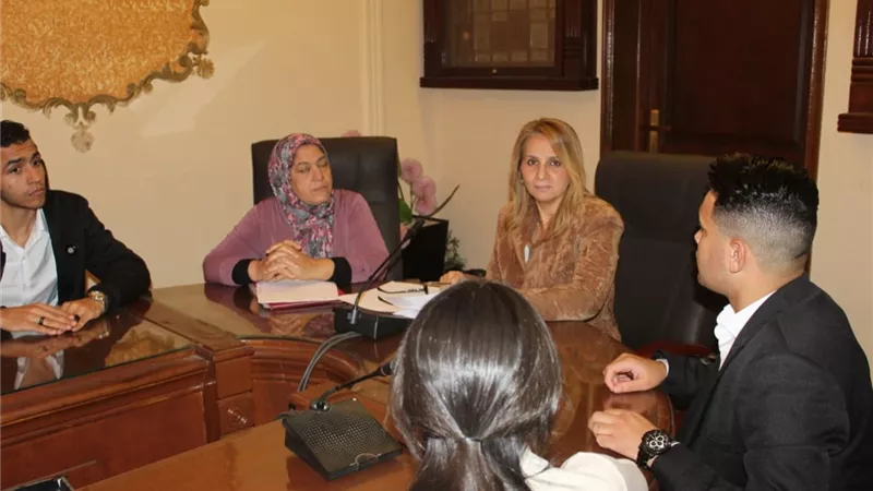 عميد اَداب عين شمس تدعو اتحاد طلاب الكلية الجديد للعمل والجد