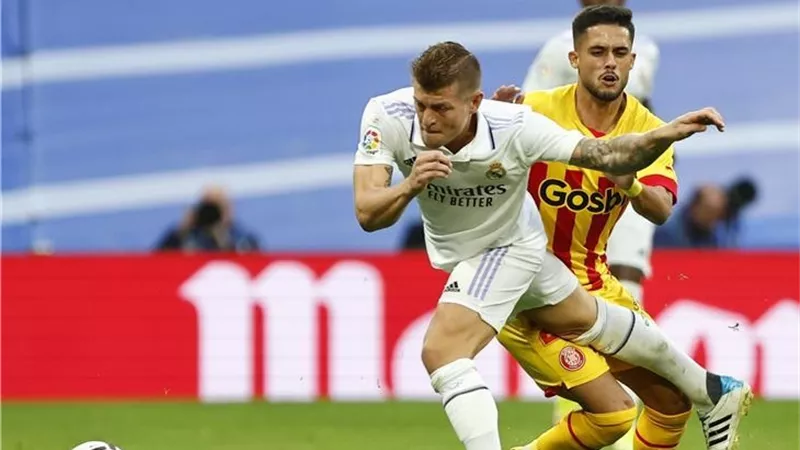 كروس يحدد موعد اتخاذ قراره بشأن مستقبله مع ريال مدريد