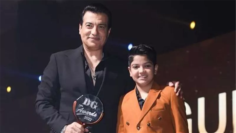 الطفل محمد اسامى يشارك ايهاب توفيق فى 