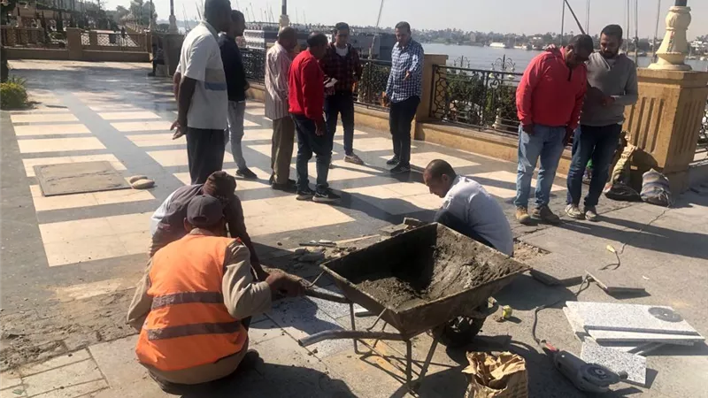 صيانة المرحلتين الأولى والثانية من كورنيش النيل بالأقصر