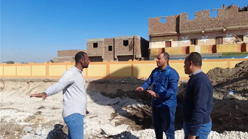 رئيس مركز الطود يتابع أعمال انشاءات وصيانة الأبنية التعليمية