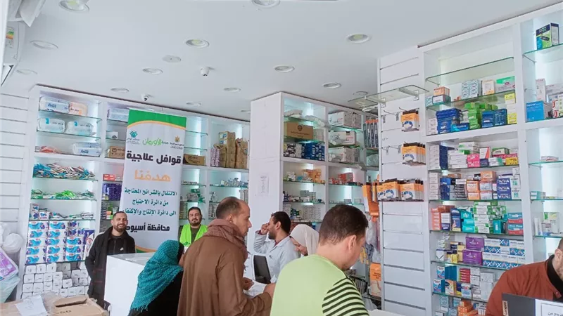 قافلة طبية بـ 5 قرى بأسيوط تفحص مئات المرضى من غير القادرين