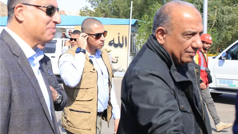 وزير قطاع الأعمال العام ومحافظ أسوان في جولة بشركة كيما للأسمدة