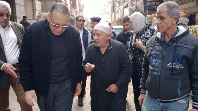 محافظ الشرقية يتفقدأعمال الرصف بحي المستشارين