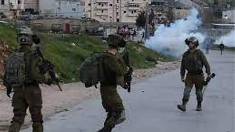 قوات الاحتلال تعتقل 5 فلسطينيين فى الضفة الغربية