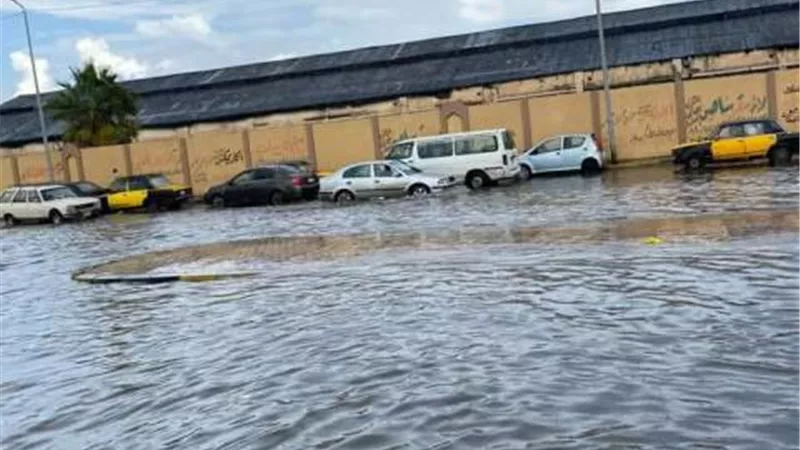 غرق شوارع الاسكندرية رغم توقف الأمطار.. صور
