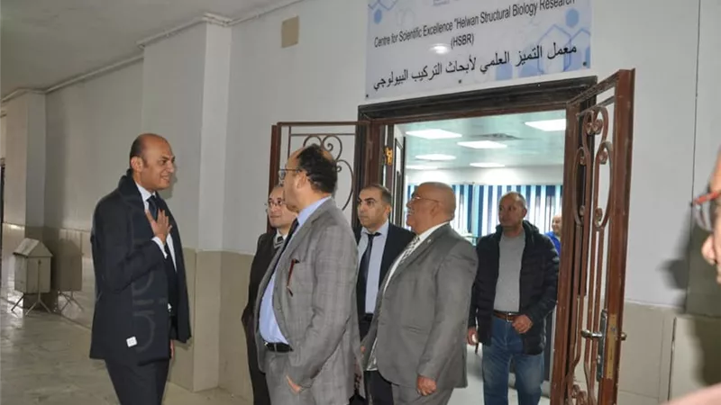 رئيس جامعة حلوان يتفقد مركز التميز العلمي لأبحاث التركيب البيولوجي