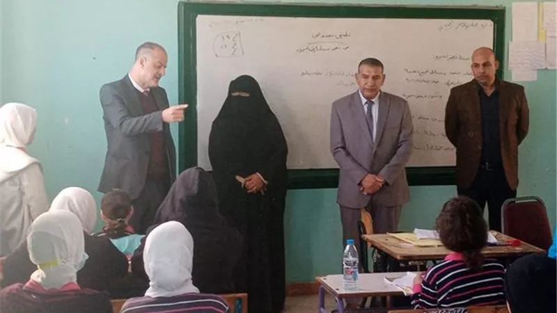 مدير تعليم الإسماعيلية يتفقد مدارس ابوصوير ..صور