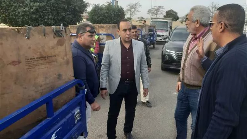 جهاز الشروق يعلن الحرب على النباشين بالتحفظ على 10 تروسكيلات.. صور