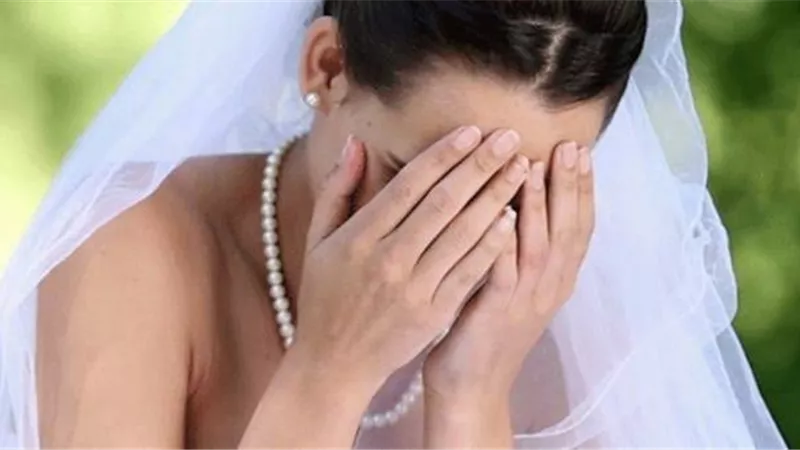 بسبب أولوية ركوب شقيقة العريس.. زوج يعتدى على زوجته ليلة زفافهما