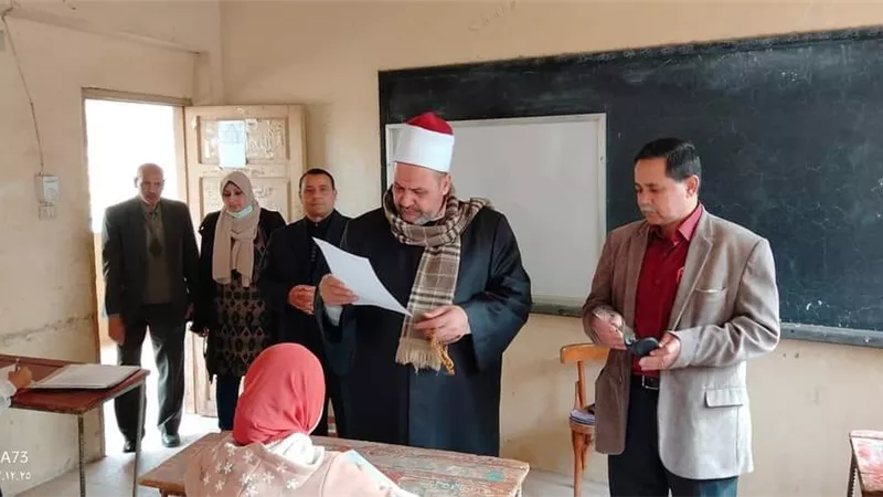 موفد قطاع المعاهد الأزهرية يتابع امتحانات النقل بالشرقية
