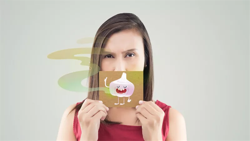 طريقة سحرية للتخلص من رائحة الفم الكريهة