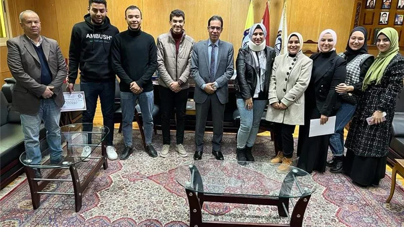 كلية إعلام بني سويف تكرم الطلاب المثالين
