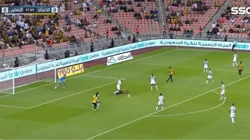 الدورى السعودى: اتحاد جدة يتقدم على التعاون فى الشوط الاول..فيديو