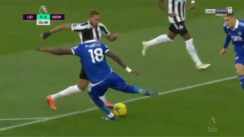 نيوكاسل يقسو على ليستر سيتي بثلاثية فى الدوري الإنجليزي..فيديو
