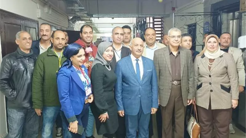 رئيس جامعة الزقازيق يتفقد مركز الاختبارات الالكترونية