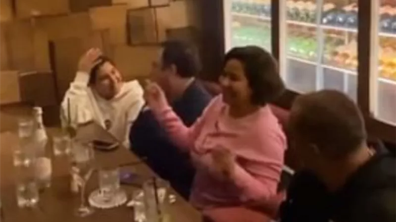 برقص هستيري.. شيرين عبد الوهاب تثير الجدل فى بيروت.. فيديو