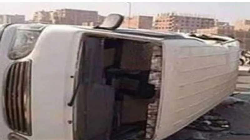 إصابة 8 فى انقلاب سيارة على طريق أسيوط الغربى بالفيوم